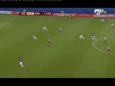 VIDEO&nbsp; Fenomenul Forlan, gol printre picioarele adversarului! Vezi cum si-a comentat golul!