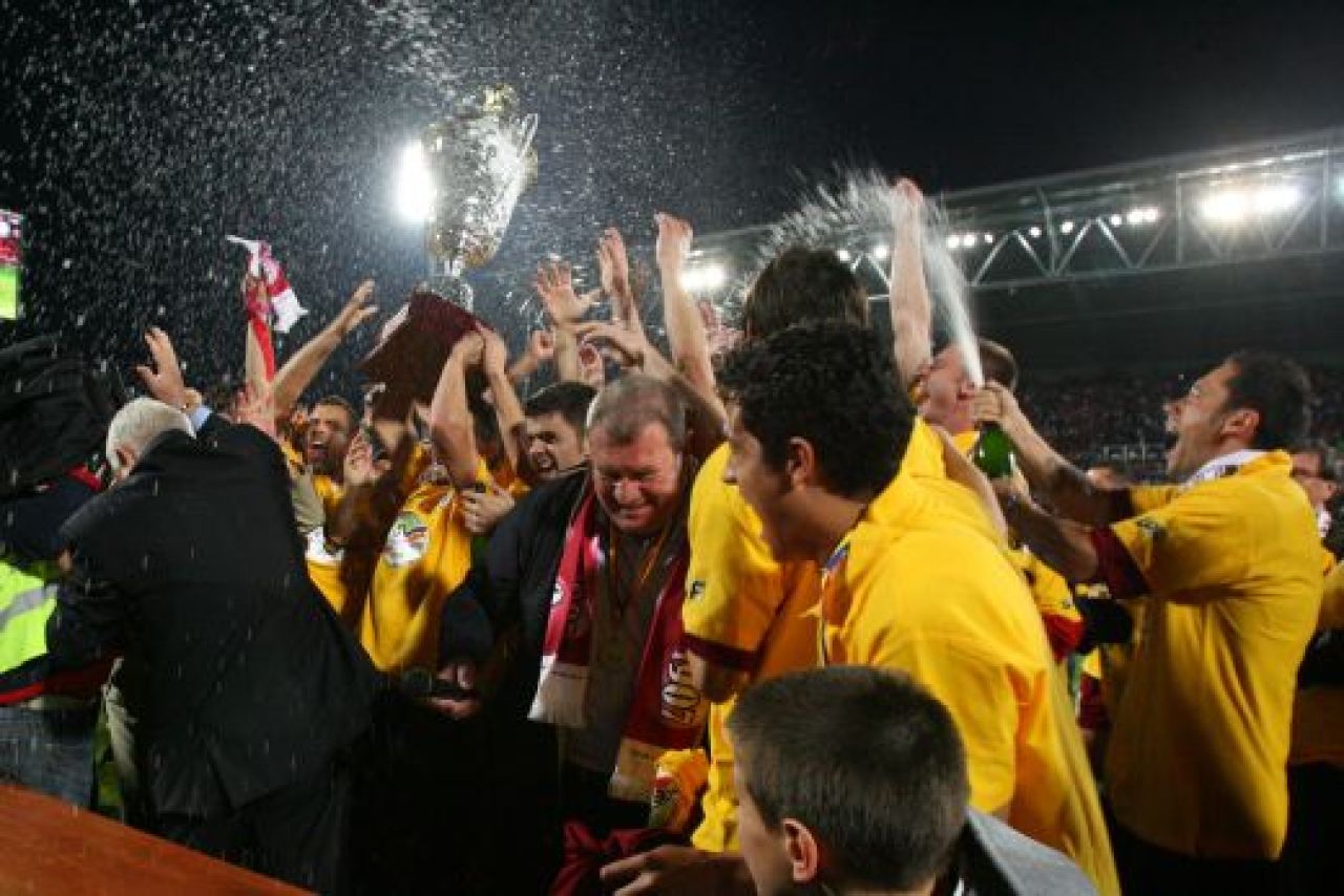 VIDEO Cadu a ridicat Cupa! Fiesta la Cluj, CFR campioana Ligii I in 2010!_7