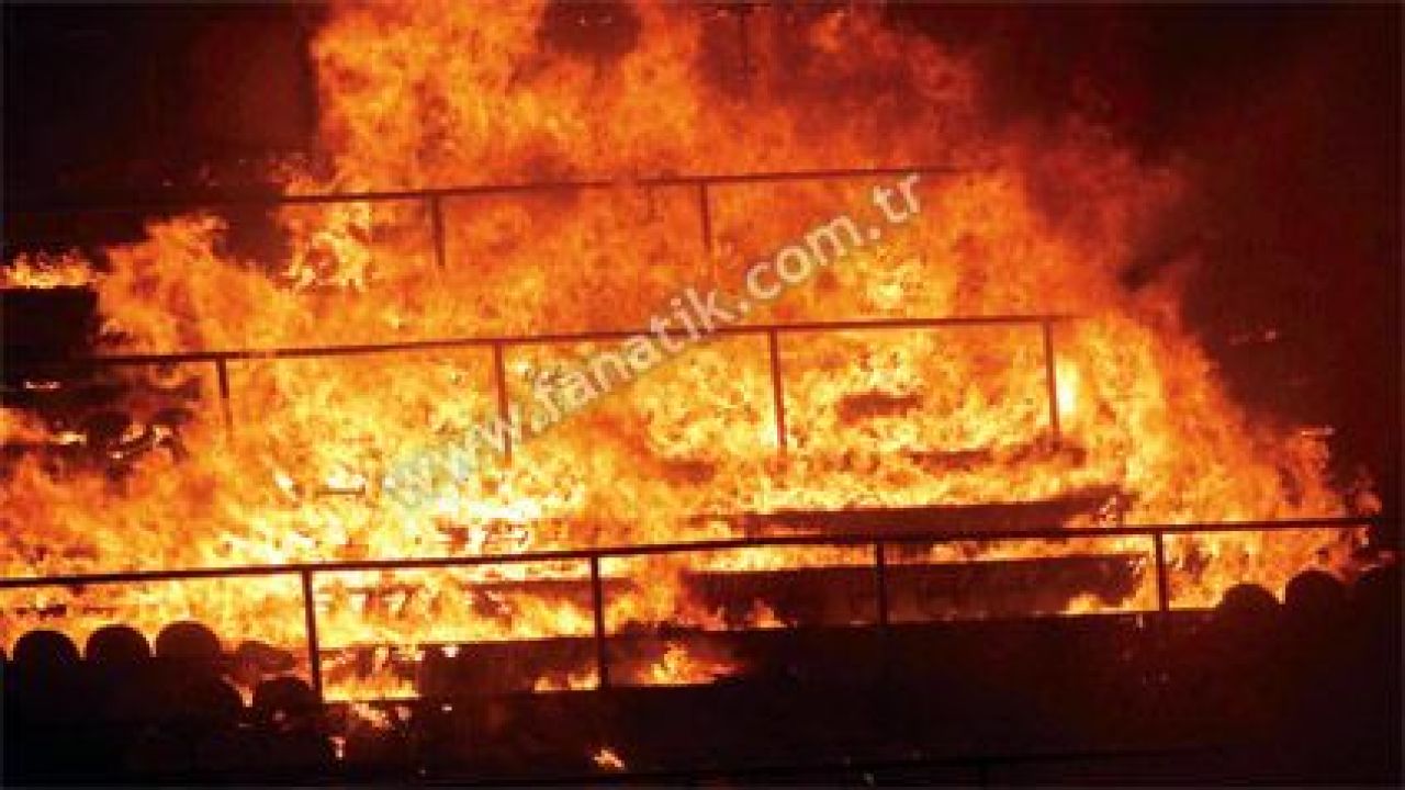 IMAGINI SOCANTE! Fanii lui Fener au dat foc la tribune dupa ce au pierdut titlul in fata lui Giani Kirita!_2