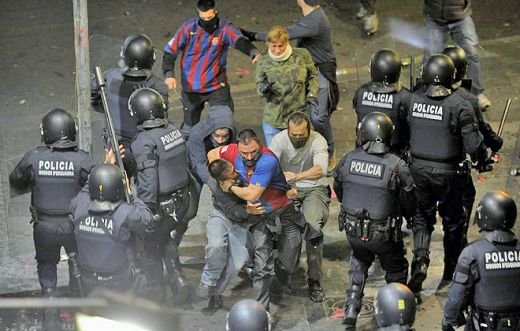 VIDEO / Fanii Barcelonei au facut PRAPAD in oras! Cum au sarbatorit fanii in centrul Madridului:_3