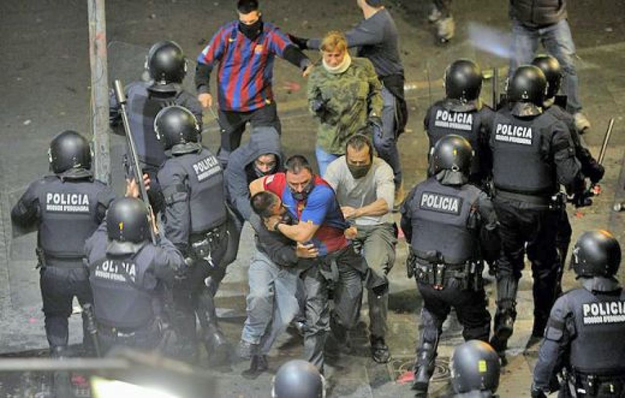 VIDEO / Fanii Barcelonei au facut PRAPAD in oras! Cum au sarbatorit fanii in centrul Madridului:_3