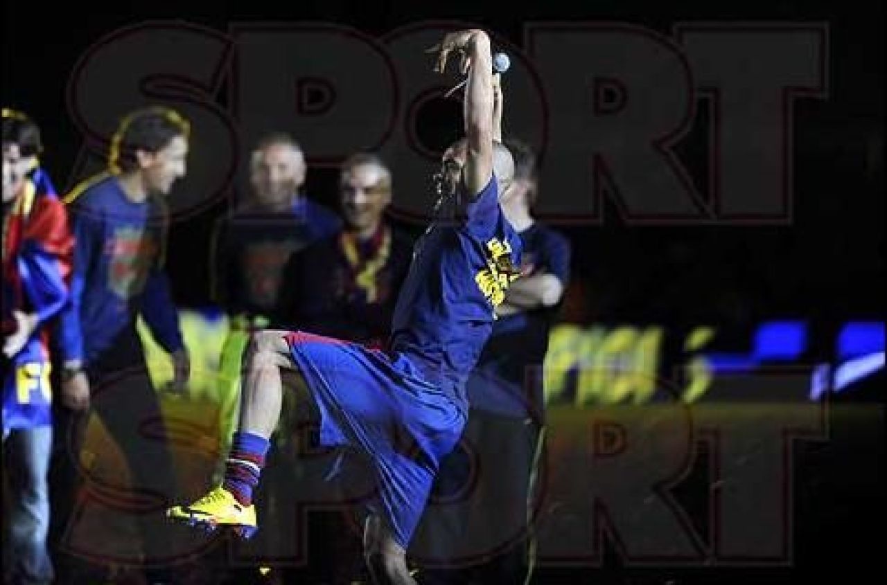 VIDEO / Emotionant! Ce mesaje le-au transmis jucatorii Barcei fanilor de pe Camp Nou:_8