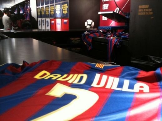 VIDEO Nebunie pe Camp Nou! 25.000 de oameni au venit sa-l vada pe David Villa!_10
