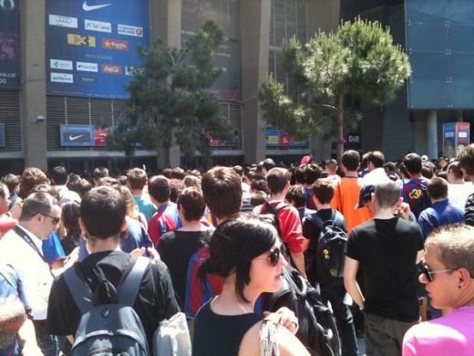 VIDEO Nebunie pe Camp Nou! 25.000 de oameni au venit sa-l vada pe David Villa!_11