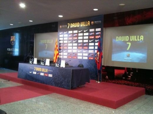 VIDEO Nebunie pe Camp Nou! 25.000 de oameni au venit sa-l vada pe David Villa!_12