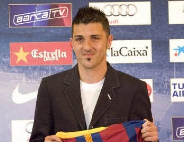 VIDEO Nebunie pe Camp Nou! 25.000 de oameni au venit sa-l vada pe David Villa!_14