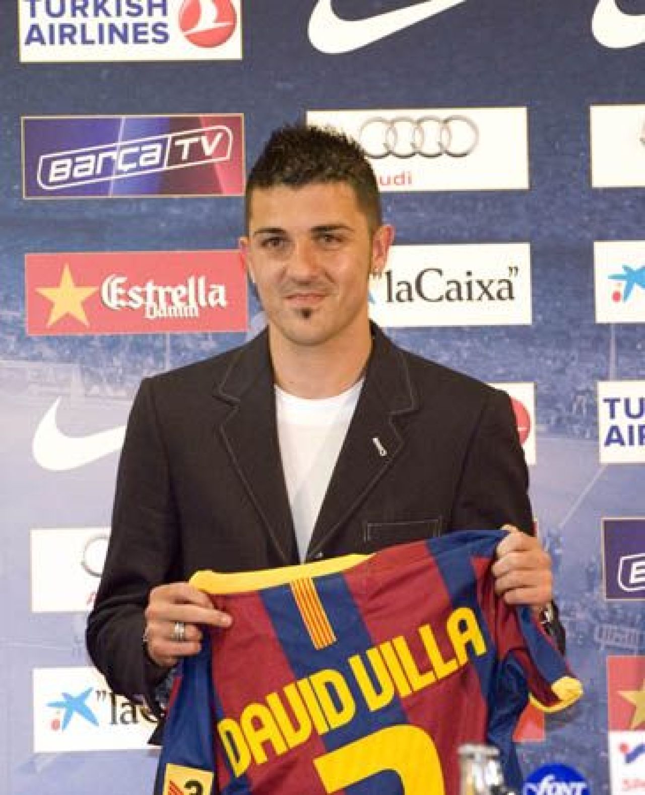 VIDEO Nebunie pe Camp Nou! 25.000 de oameni au venit sa-l vada pe David Villa!_19