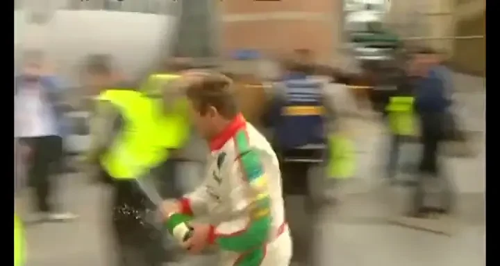 VIDEO: Cel mai&nbsp;PENIBIL mod de a sarbatori o victorie la raliu! :)