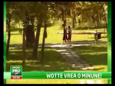 Povesti cu Wotte in Craiova! E nebun dupa mititei si spune cum l-a muscat un caine: Cred ca era dinamovist :)