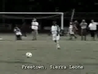 VIDEO / INCREDIBIL! Cum se joaca fotbalul intr-un picior: