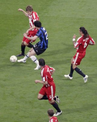 EL PRINCIPE Milito, cel mai bun om al finalei! Vezi golurile si driblingul sezonului in Liga 3D:_9