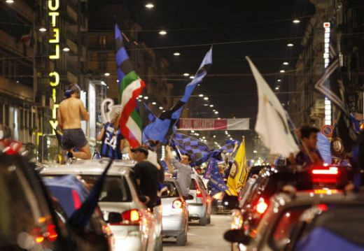 VIDEO / Jucatorii lui Inter sunt EROI la Milano! Vezi cum au fost primiti pe San Siro:_14