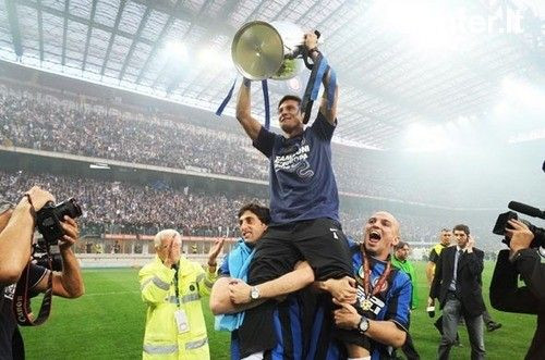 VIDEO / Jucatorii lui Inter sunt EROI la Milano! Vezi cum au fost primiti pe San Siro:_44