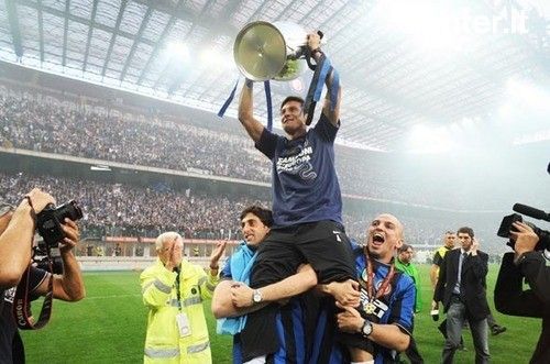 VIDEO / Jucatorii lui Inter sunt EROI la Milano! Vezi cum au fost primiti pe San Siro:_44