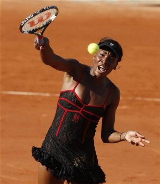Scandalul Venus fara chiloti revine: a purtat la Roland Garros o rochie prin care i se vedeau SANII!_4