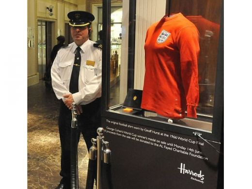 Cel mai scump TRICOU din istorie! Vechi de 44 de ani, costa 2.5  mil €! A facut istorie la mondiale!_3