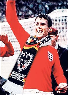 Cel mai scump TRICOU din istorie! Vechi de 44 de ani, costa 2.5  mil €! A facut istorie la mondiale!_5