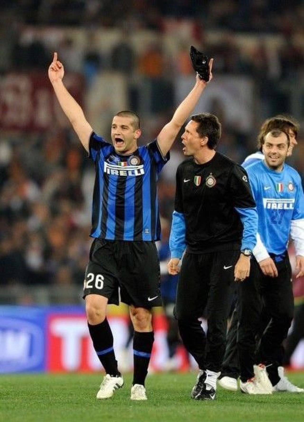Cele mai tari momente ale lui Chivu in 2010: operat la cap in ianuarie, castigator al Ligii in mai! VIDEO_11