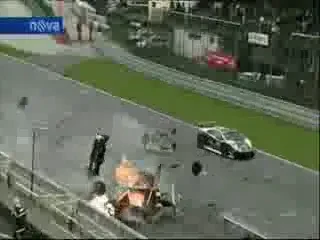 La un pas de moarte: Un Lambourghini&nbsp;Gallardo&nbsp;s-a facut PRAF in timpul unei curse! VIDEO