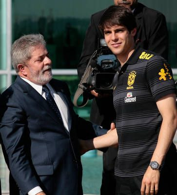 VIDEO / Brazilienii s-au intalnit cu presedintele inainte de plecarea spre Africa de Sud! Vezi cu cine joaca amicale:_6