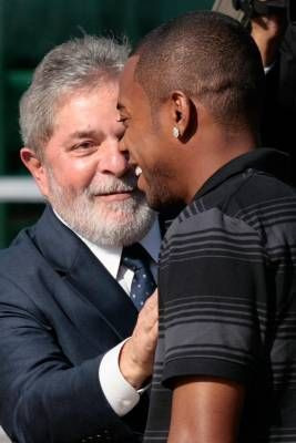 VIDEO / Brazilienii s-au intalnit cu presedintele inainte de plecarea spre Africa de Sud! Vezi cu cine joaca amicale:_7