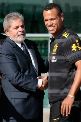 VIDEO / Brazilienii s-au intalnit cu presedintele inainte de plecarea spre Africa de Sud! Vezi cu cine joaca amicale:_11