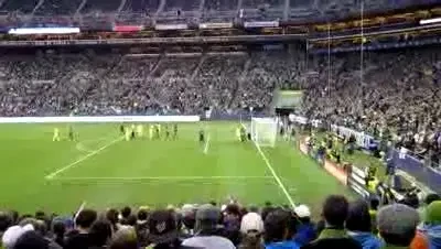 VIDEO: Ratarea anului! A trimis&nbsp;peste peluza din&nbsp;trei metri cu poarta goala :)&nbsp;