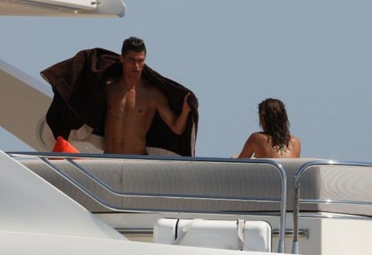 SUPER FOTO si VIDEO: Noua iubita a lui Cristiano Ronaldo i-a innebunit pe toti! Vezi super imagini!_17