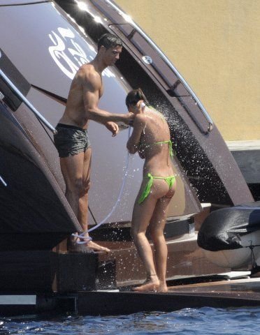 SUPER FOTO si VIDEO: Noua iubita a lui Cristiano Ronaldo i-a innebunit pe toti! Vezi super imagini!_23