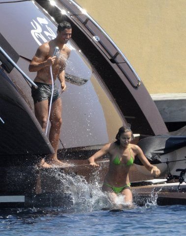 SUPER FOTO si VIDEO: Noua iubita a lui Cristiano Ronaldo i-a innebunit pe toti! Vezi super imagini!_24