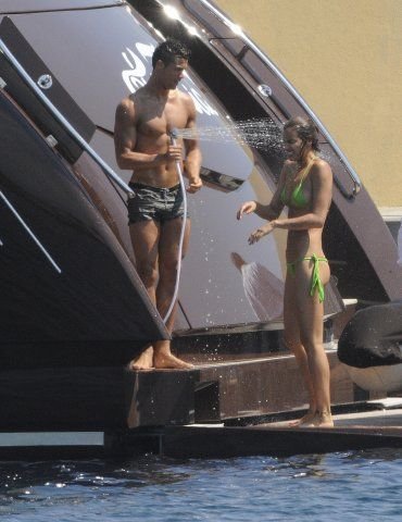SUPER FOTO si VIDEO: Noua iubita a lui Cristiano Ronaldo i-a innebunit pe toti! Vezi super imagini!_35