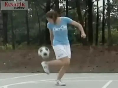 VIDEO Messi al Turciei face senzatie! Vezi ce scheme inventeaza o pustoaica!