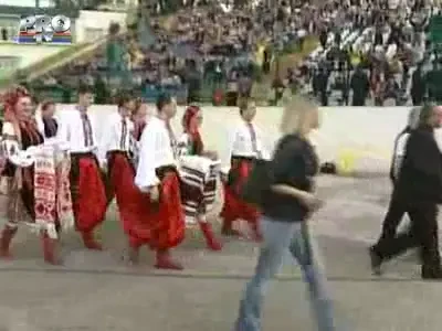 Ce animatoare sexy i-au innebunit pe Lobont, Chivu si Tamas!