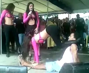 Noul sport national in&nbsp;Argentina:&nbsp;il bate cu fundul in fata fata!&nbsp;:))