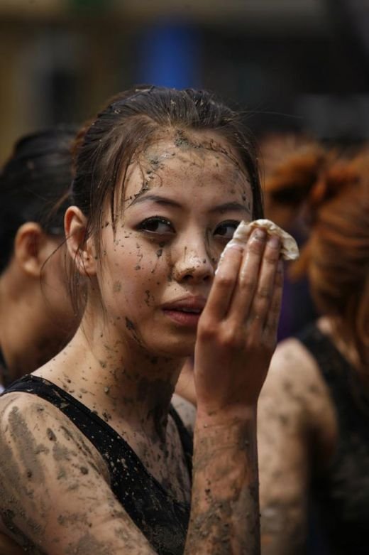SUPER FOTO: Ce au inventat chinezii ca sa uite ca nationala lor nu e la mondiale!_4