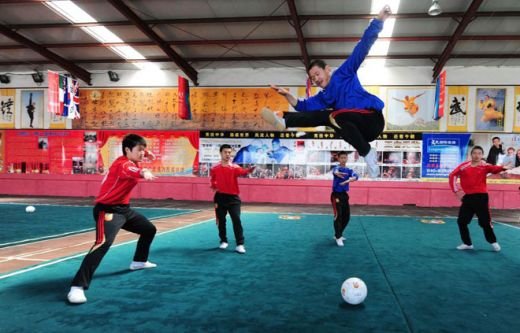 SUPER FOTO: Ce au inventat chinezii ca sa uite ca nationala lor nu e la mondiale!_5