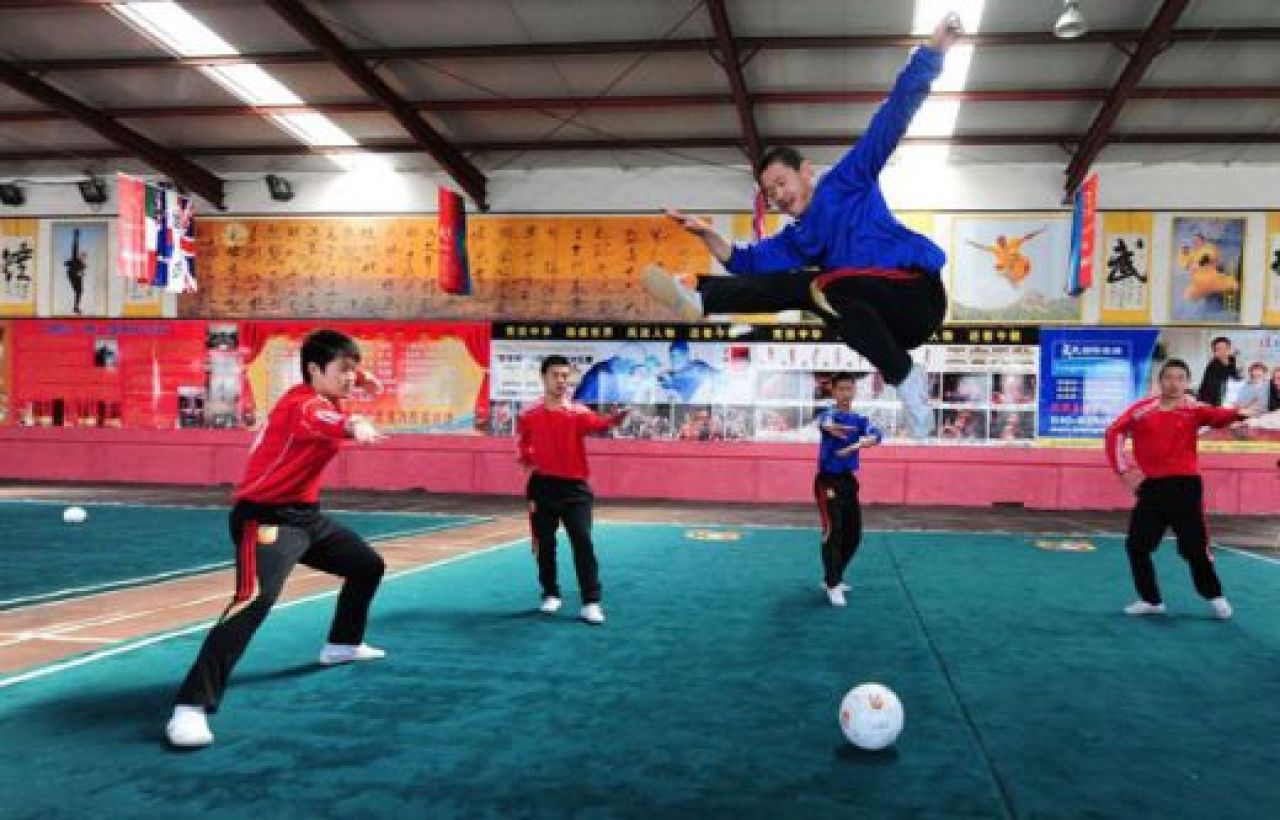 SUPER FOTO: Ce au inventat chinezii ca sa uite ca nationala lor nu e la mondiale!_5