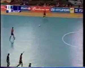 VIDEO Cum arata GOLUL IMPOSIBIL: vezi cel mai tare din futsal!