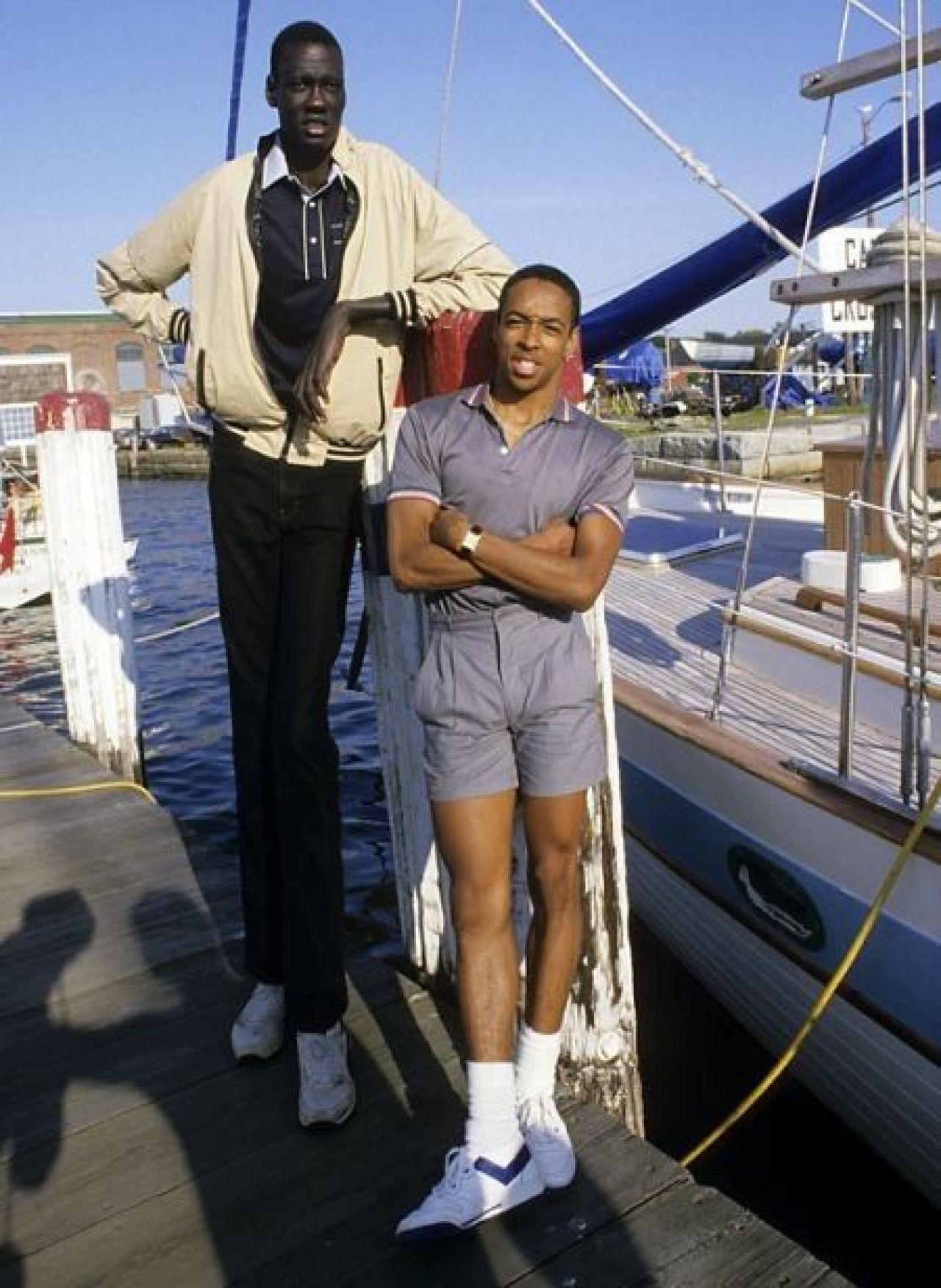 Cel mai inalt jucator din istoria NBA! Are 231 cm, cat Ghita Muresan! FOTO:_2