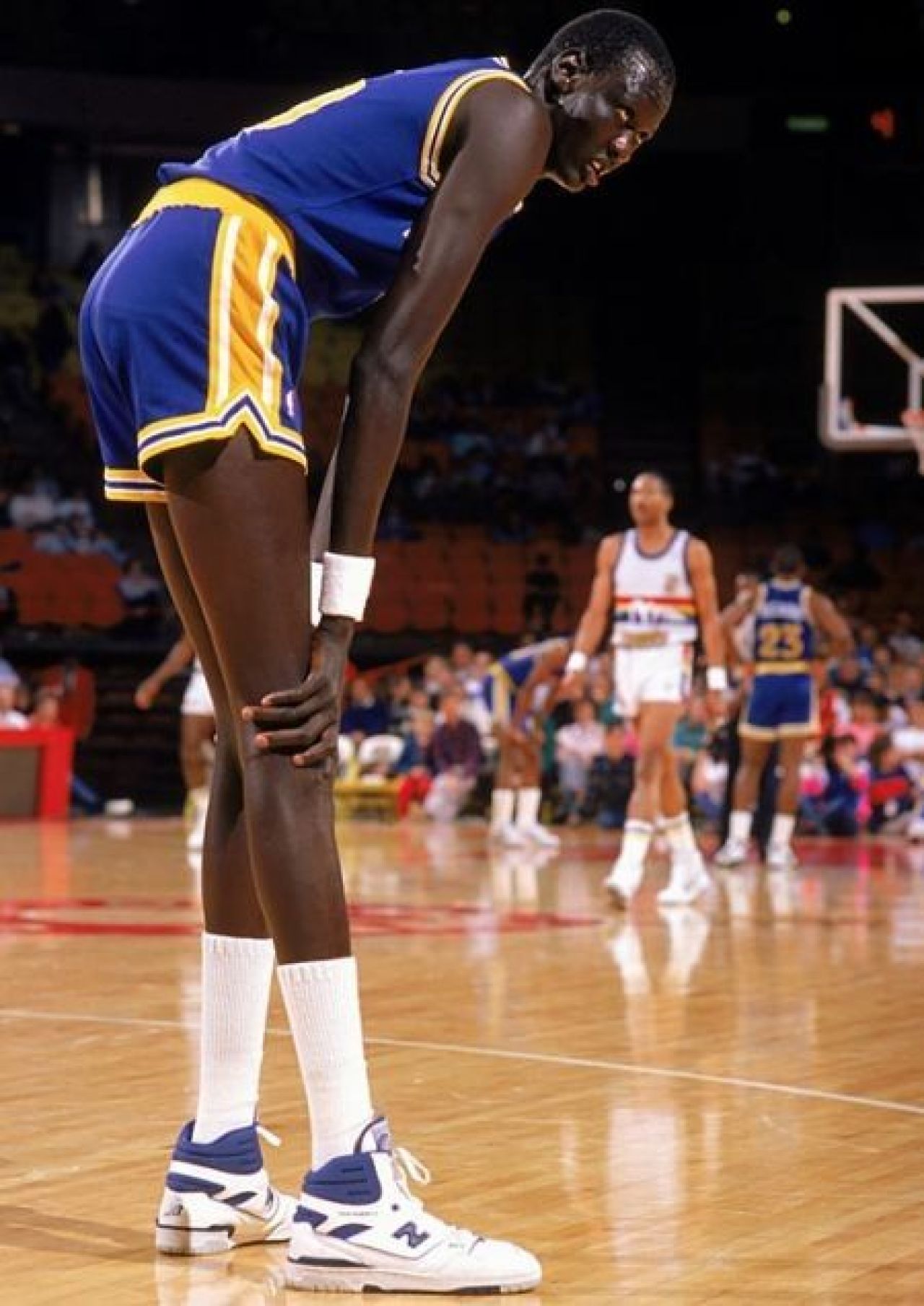 Cel mai inalt jucator din istoria NBA! Are 231 cm, cat Ghita Muresan! FOTO:_4