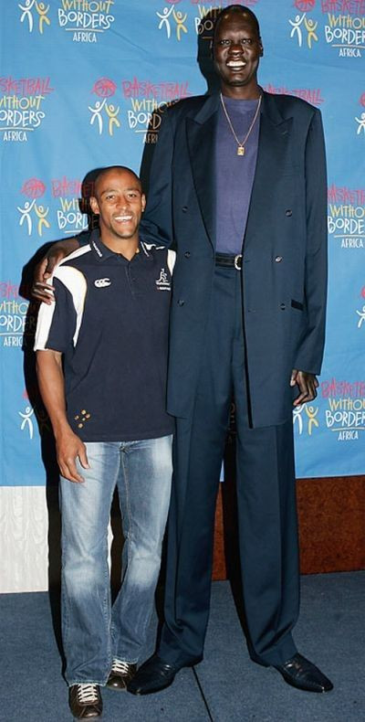 Cel mai inalt jucator din istoria NBA! Are 231 cm, cat Ghita Muresan! FOTO:_6