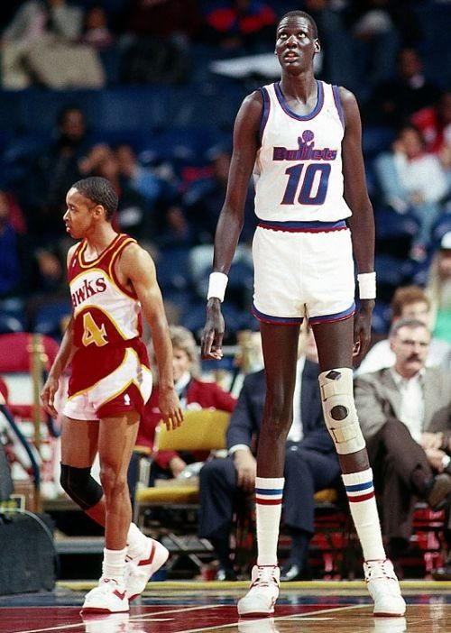 Cel mai inalt jucator din istoria NBA! Are 231 cm, cat Ghita Muresan! FOTO:_12
