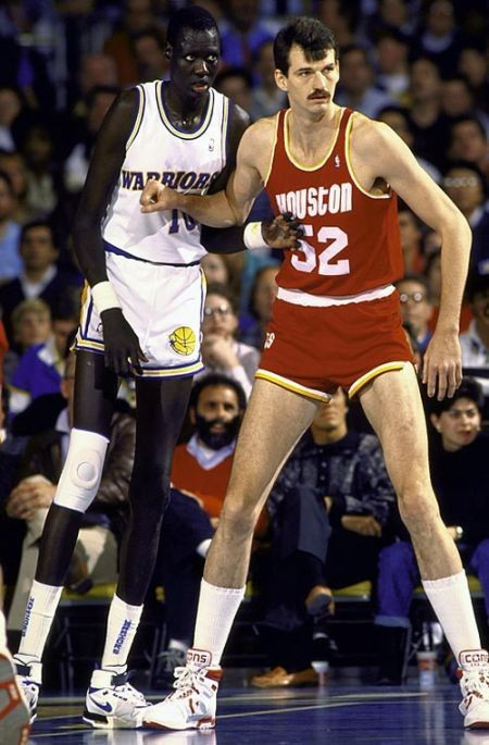 Cel mai inalt jucator din istoria NBA! Are 231 cm, cat Ghita Muresan! FOTO:_17
