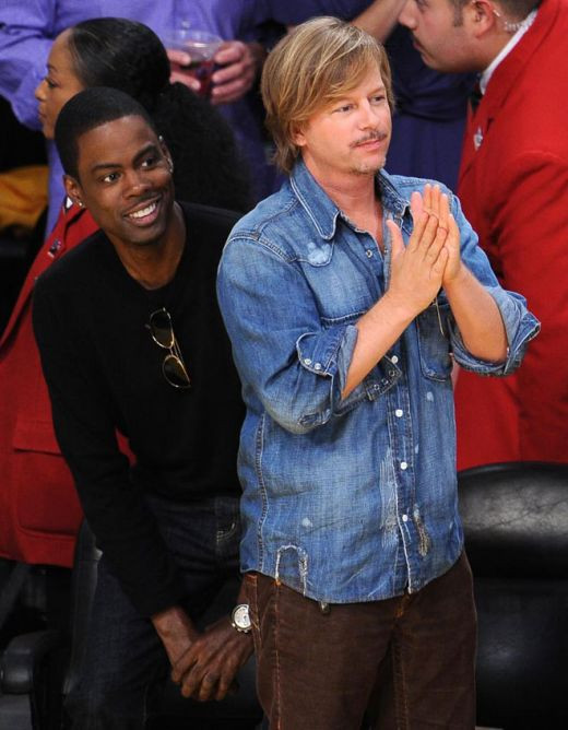 Charlize Theron in tribuna la finala: Lakers a castigat primul meci al finalei NBA: 102-89 cu Boston Celtics! VIDEO_3