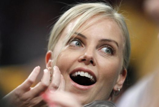 Charlize Theron in tribuna la finala: Lakers a castigat primul meci al finalei NBA: 102-89 cu Boston Celtics! VIDEO_4