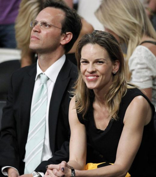 Charlize Theron in tribuna la finala: Lakers a castigat primul meci al finalei NBA: 102-89 cu Boston Celtics! VIDEO_7