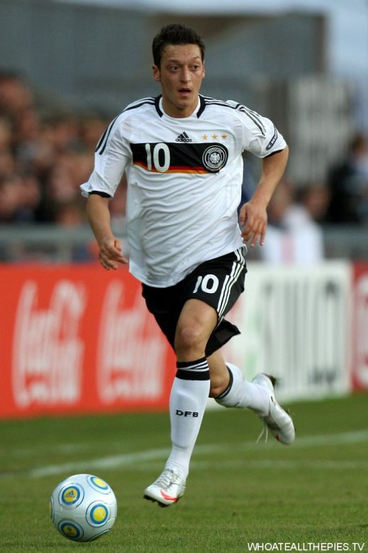 15 jucatori TINERI de urmarit la Cupa Mondiala din Africa de Sud!_12