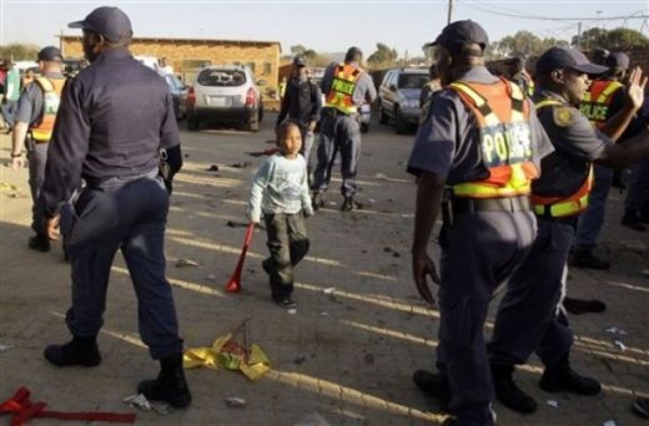 VIDEO / MASACRU in Africa de Sud! Fanii Nigeriei s-au CALCAT in picioare ca sa intre la un meci_2