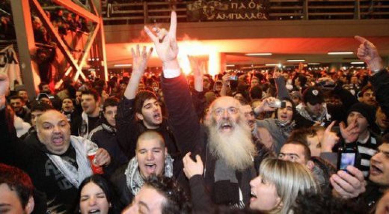 Preotul ULTRAS al lui PAOK Salonic a fost pedepsit de Biserica pentru huliganism! VIDEO_4