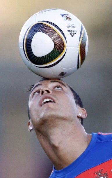 FOTO si VIDEO: Au venit cu totii sa-l vada pe Ronaldo! Nebunie la antrenamentul Portugaliei!_14